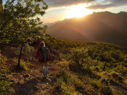 Frau mit Rucksack beim Wandern auf Gran Canaria