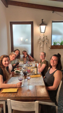 Beim Essen im italienischen Restaurant